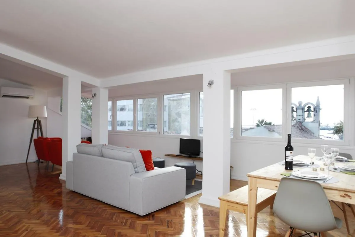 Cascais Downtown Apartment With Sea View